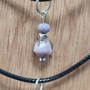 Collier violet en verre, collection Bubulles, de Hoshiko